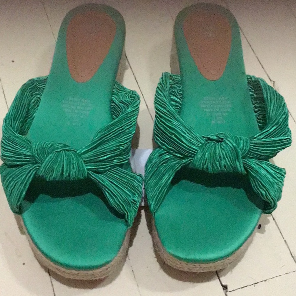 H&M GREEN FLAT WOVEN WEDGES US 7
